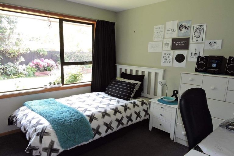 Photo of property in 22 Liverton Crescent, Bishopdale, Christchurch, 8053