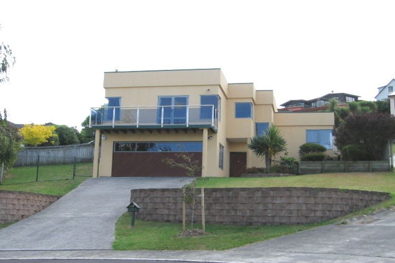 Photo of property in 14 Amery Place, West Harbour, Auckland, 0618