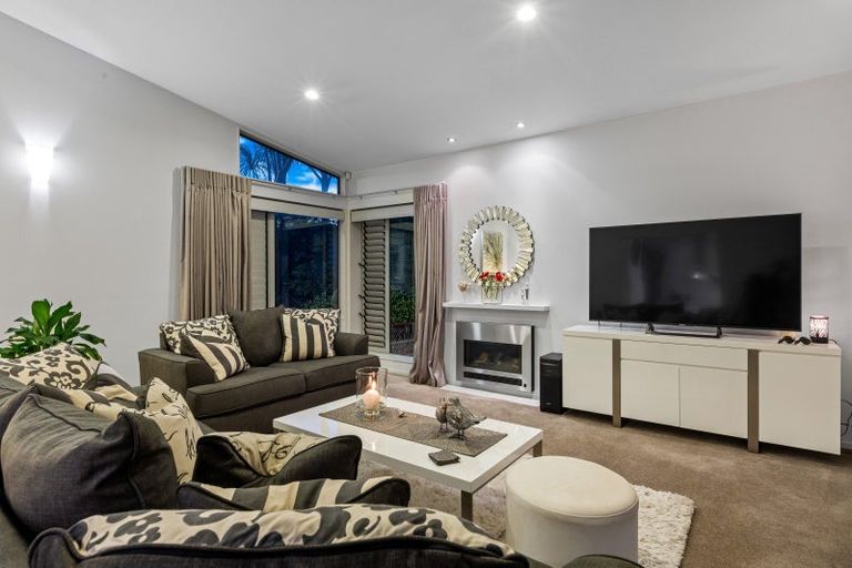 Photo of property in 60 Chesterfield Way, Orewa, 0931