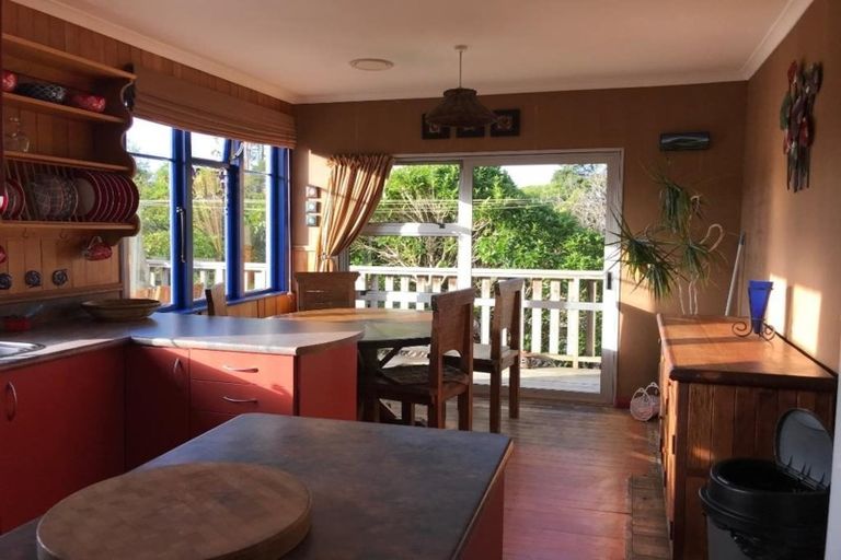 Photo of property in 92 Milton Terrace, Picton, 7220