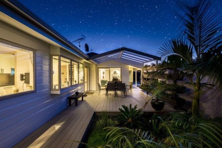 Photo of property in 11 Valerie Crescent, Okura, Albany, 0792