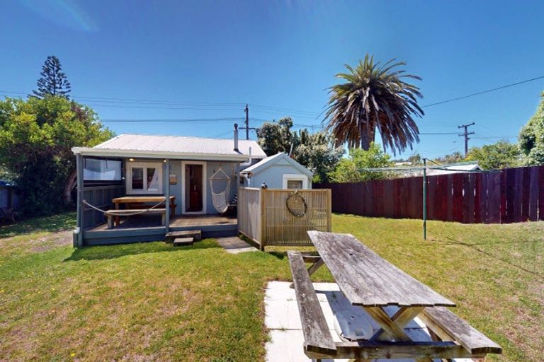 Photo of property in 647 Waitarere Beach Road, Waitarere Beach, Levin, 5510