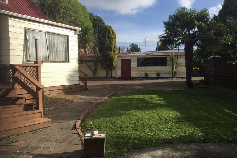 Photo of property in 2/40a Woodglen Road, Glen Eden, Auckland, 0602