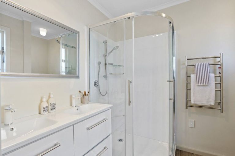 Photo of property in 1 Chepstow Avenue, Fendalton, Christchurch, 8052