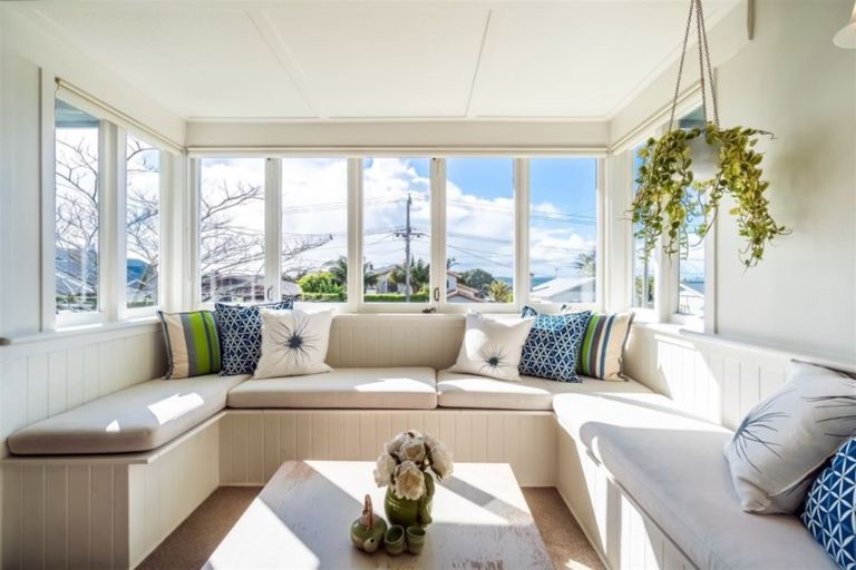 Photo of property in 27 Merani Street, Narrow Neck, Auckland, 0622