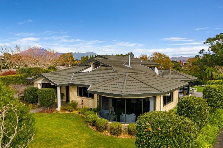 Photo of property in 22 Kinross Drive, Merrilands, New Plymouth, 4312