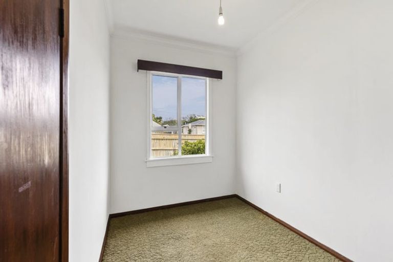 Photo of property in 60 Wallath Road, Westown, New Plymouth, 4310