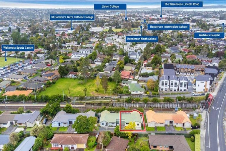 Photo of property in 11c Sturges Road, Henderson, Auckland, 0612