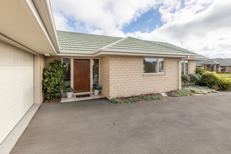 Photo of property in 10 Harrys Way, Redwood, Christchurch, 8051