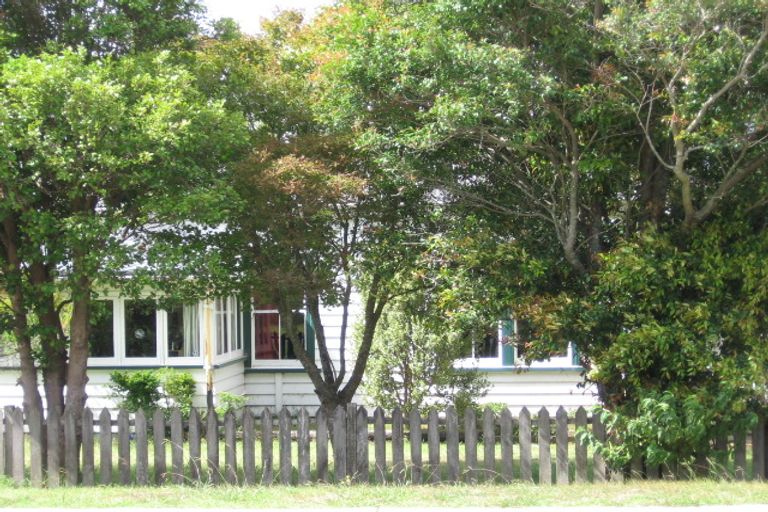 Photo of property in 27 Tramway Road, Beach Haven, Auckland, 0626