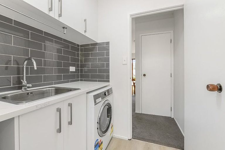 Photo of property in 3 Vari Place, Bayview, Auckland, 0629