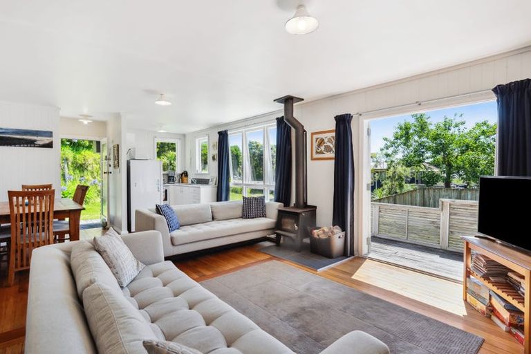 Photo of property in 7a Hona Street, Waikanae Beach, Waikanae, 5036