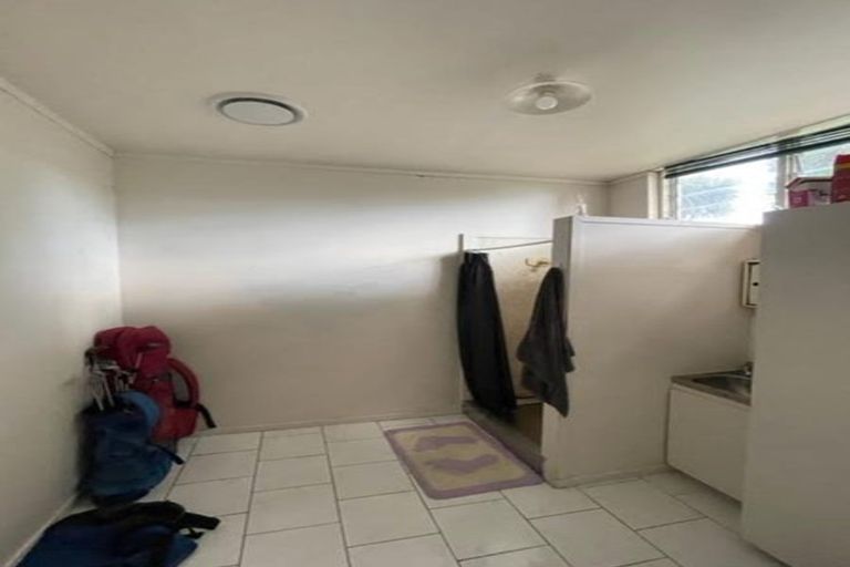 Photo of property in 17 Sylvan Crescent, Te Atatu South, Auckland, 0610