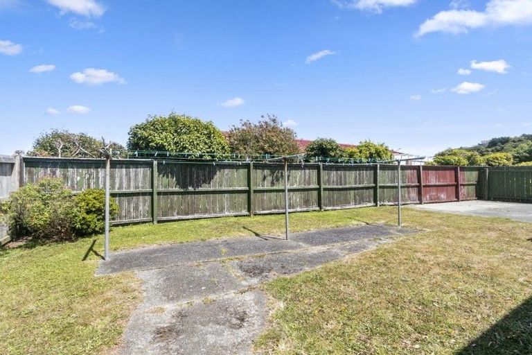 Photo of property in 18b Reese Jones Grove, Maungaraki, Lower Hutt, 5010