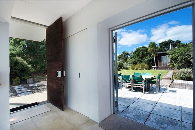 Photo of property in 449 Oaia Road, Muriwai, Waimauku, 0881