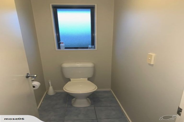 Photo of property in 24 Piper Place, Goodwood Heights, Auckland, 2105