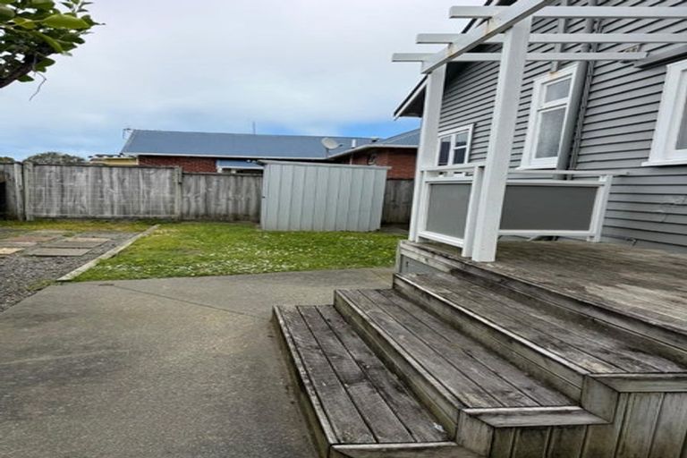Photo of property in 187 The Parade, Island Bay, Wellington, 6023