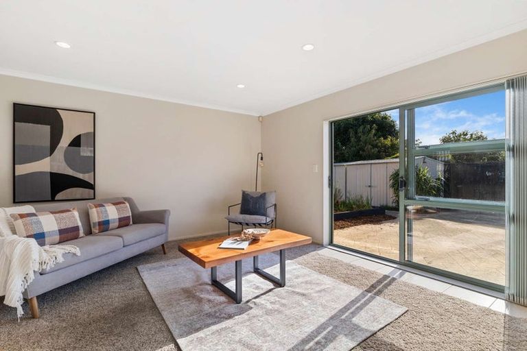 Photo of property in 14 Magnolia Drive, Waiuku, 2123