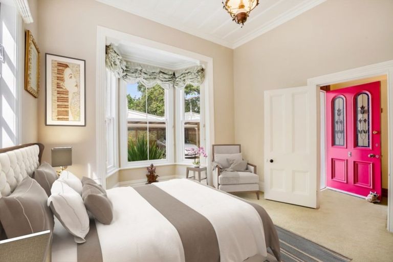 Photo of property in 36 Queen Street, Northcote Point, Auckland, 0627