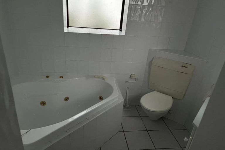 Photo of property in 10 Orinda Close, Botany Downs, Auckland, 2010