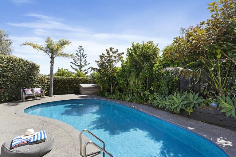 Photo of property in 13 Evelyn Road, Cockle Bay, Auckland, 2014