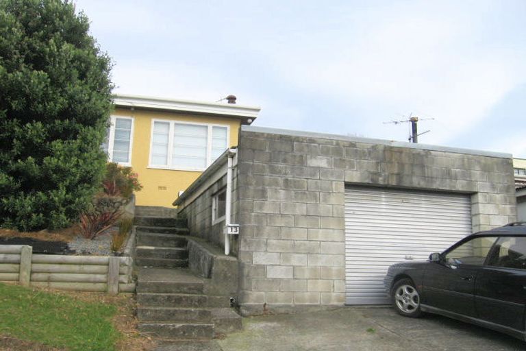 Photo of property in 13 Victory Crescent, Tawa, Wellington, 5028