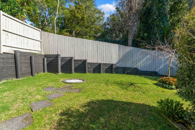 Photo of property in 2/95 Fairclough Road, Beach Haven, Auckland, 0626