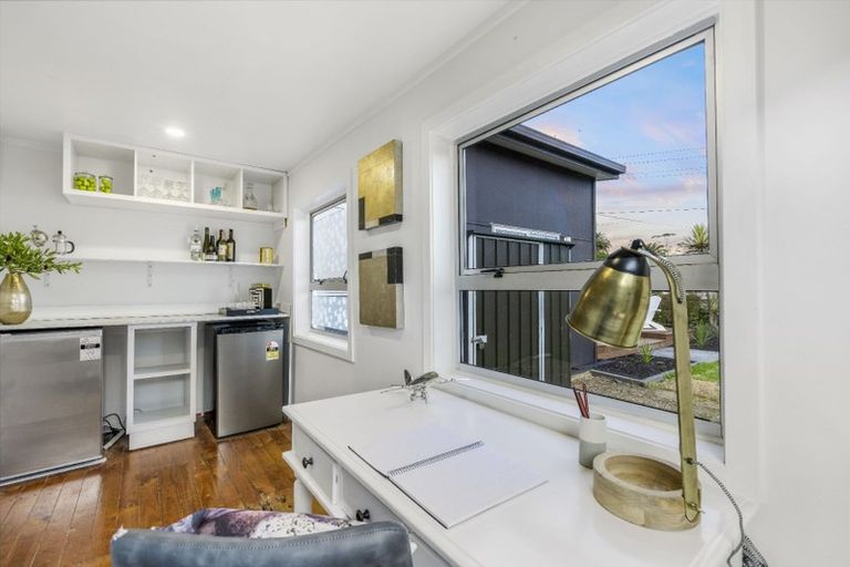 Photo of property in 2 Claude Road, Stanmore Bay, Whangaparaoa, 0932