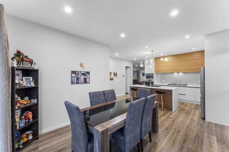 Photo of property in 10 Barrique Road, Kumeu, 0810