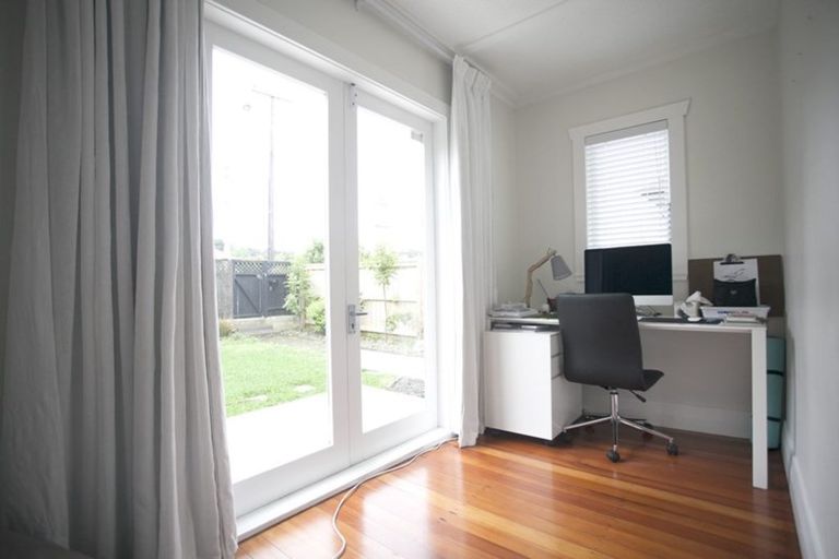 Photo of property in 187 Mount Smart Road, Onehunga, Auckland, 1061