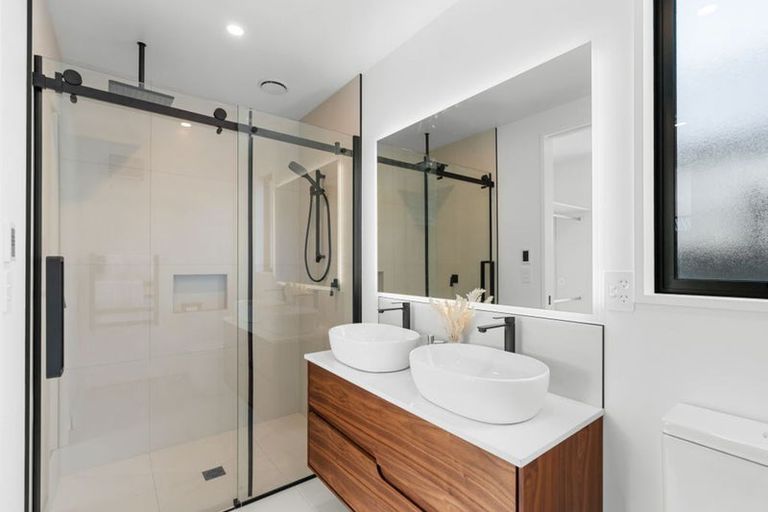 Photo of property in 2 Ferbane Way, Halswell, Christchurch, 8025