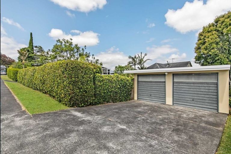 Photo of property in 57 Bradbury Road, Botany Downs, Auckland, 2010