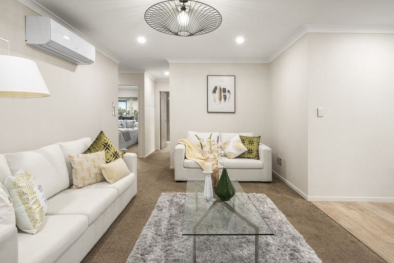 Photo of property in 16 Twin Parks Rise, Papakura, 2110