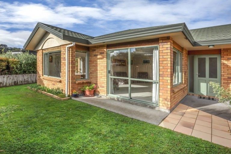 Photo of property in 80a Oxford Street, Tawa, Wellington, 5028