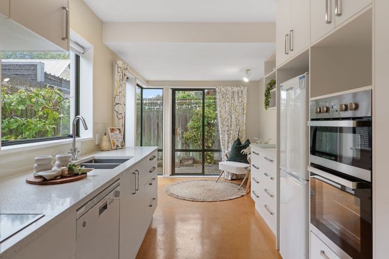 Photo of property in 2/56 Kotare Street, Fendalton, Christchurch, 8041