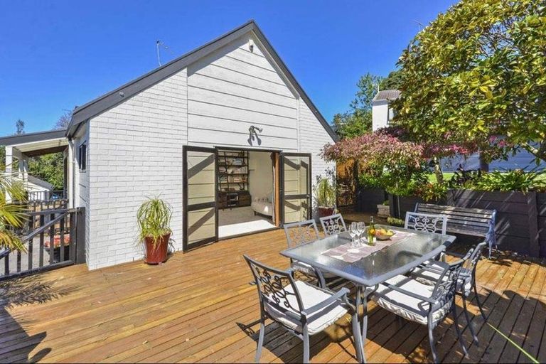 Photo of property in 8 Elmira Place, Browns Bay, Auckland, 0630