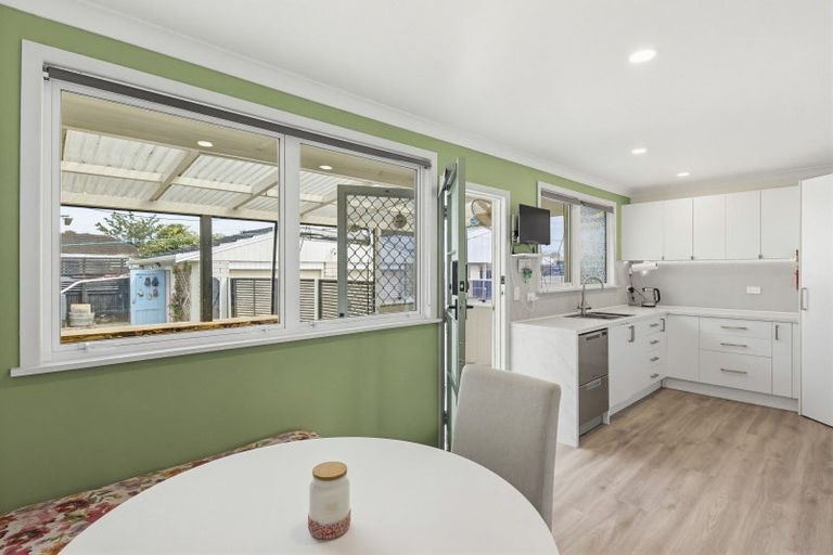 Photo of property in 28 Marlborough Street, Levin, 5510