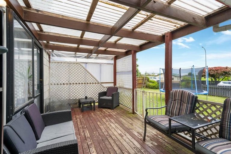Photo of property in 15 Southview Place, Wattle Downs, Auckland, 2102