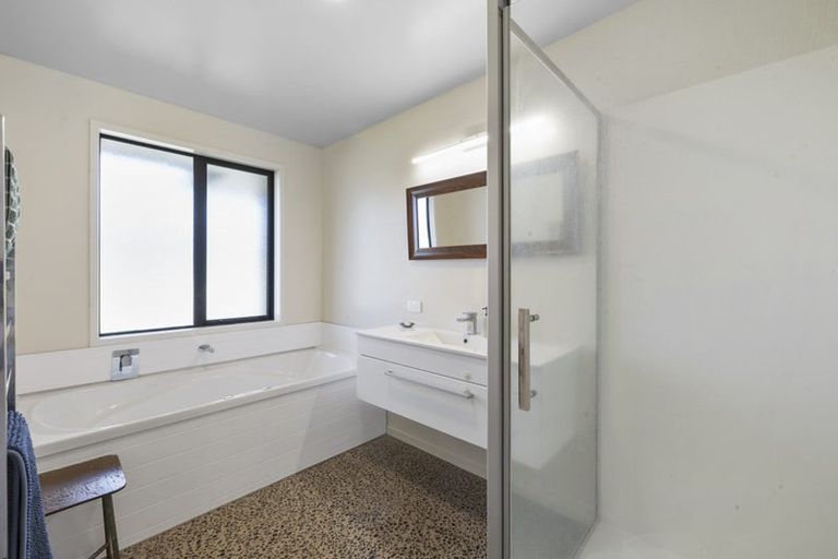 Photo of property in 533 Manutahi Road, Lepperton, New Plymouth, 4373