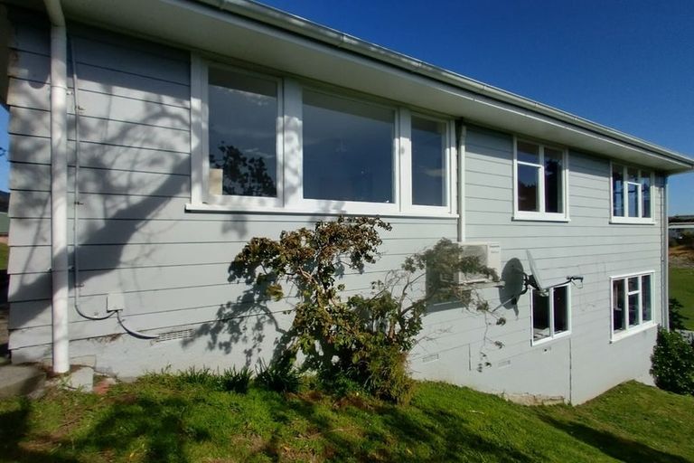 Photo of property in 33 Castor Crescent, Cannons Creek, Porirua, 5024