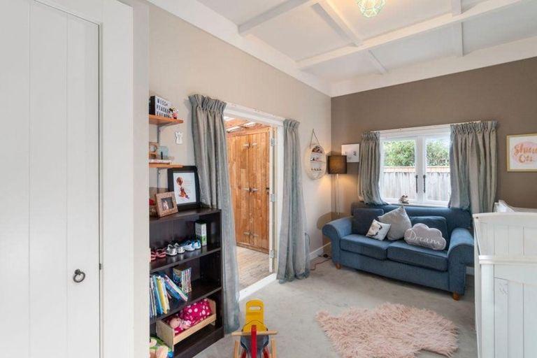 Photo of property in 2/10 Totara Road, Te Atatu Peninsula, Auckland, 0610