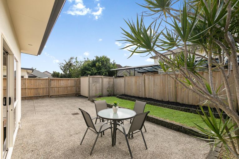 Photo of property in 8 Bezar Place, Flat Bush, Auckland, 2016