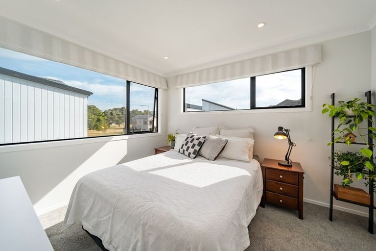 Photo of property in 5 Gloaming Lane, Wallaceville, Upper Hutt, 5018