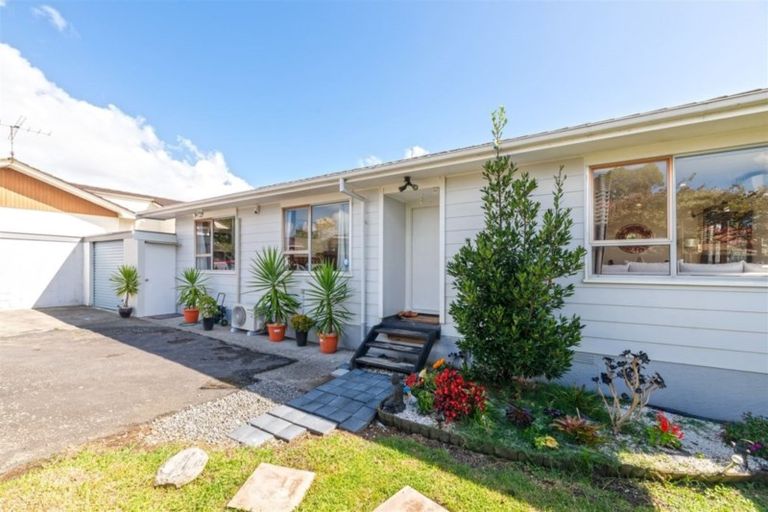 Photo of property in 2/9 Heathberry Close, Papatoetoe, Auckland, 2025