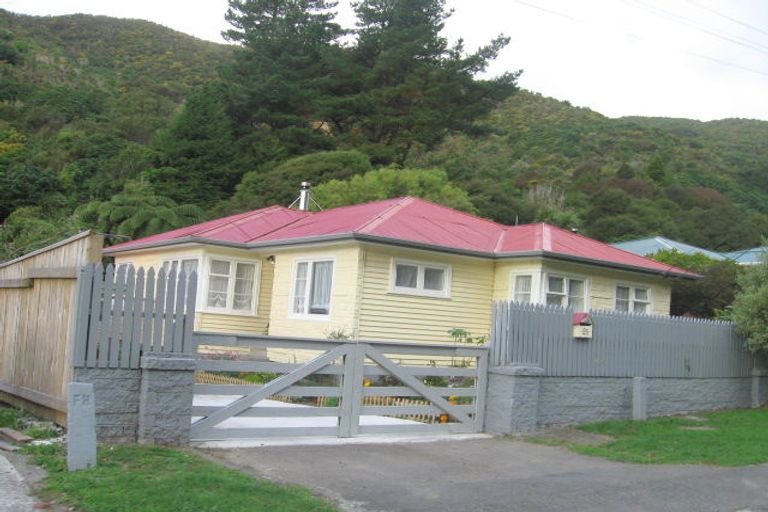Photo of property in 21 Sunny Grove, Wainuiomata, Lower Hutt, 5014