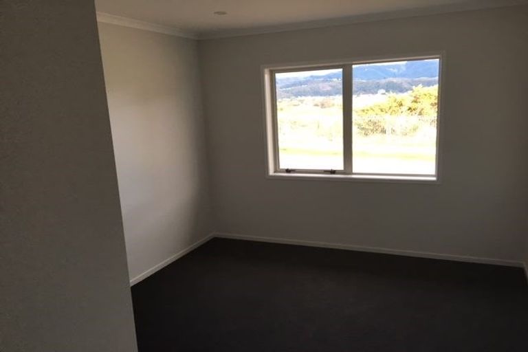 Photo of property in 4 Cory Jane Grove, Riverstone Terraces, Upper Hutt, 5018
