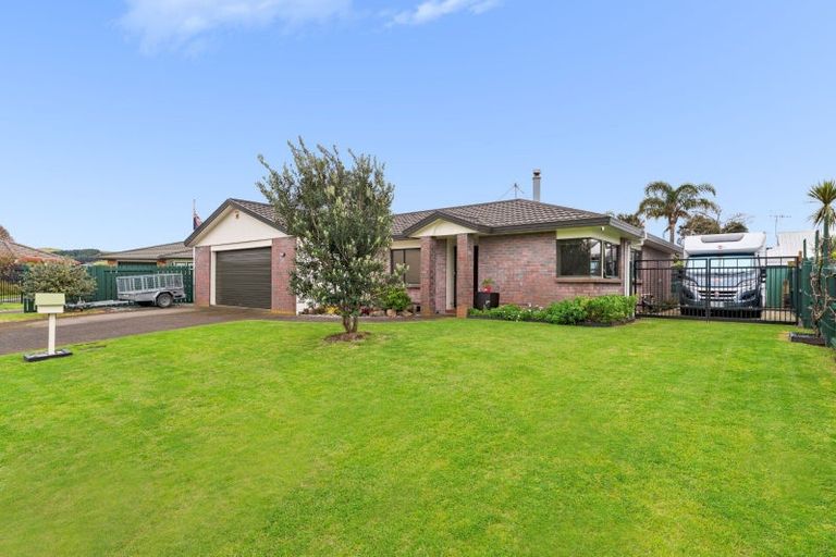 Photo of property in 4 Checketts Place, Papamoa Beach, Papamoa, 3118