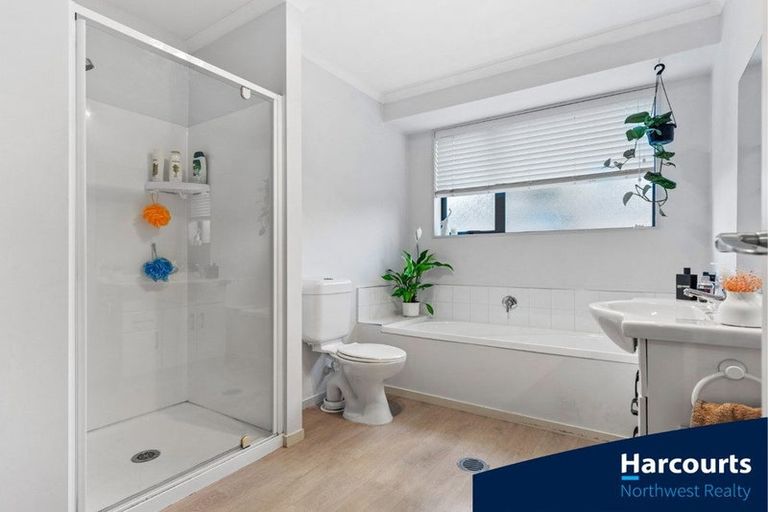 Photo of property in 169j Colwill Road, Massey, Auckland, 0614