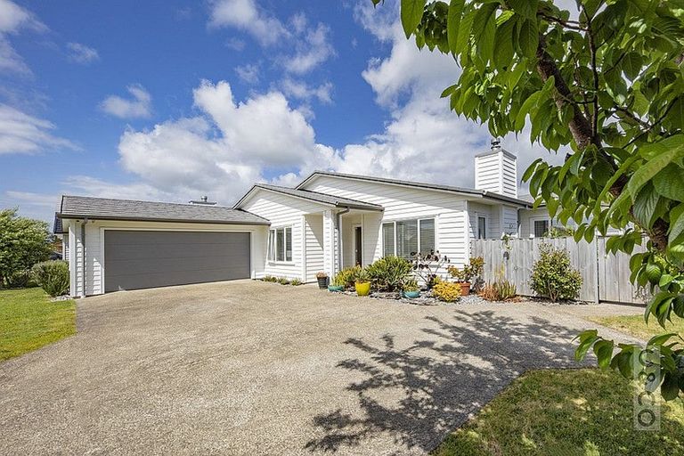 Photo of property in 14 Floyd Road, Riverhead, 0820