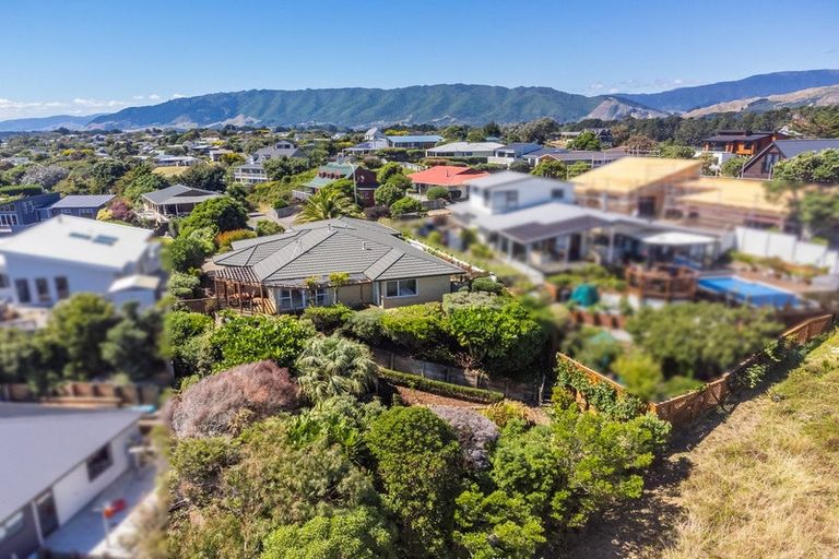 Photo of property in 174 Weggery Drive, Waikanae Beach, Waikanae, 5036